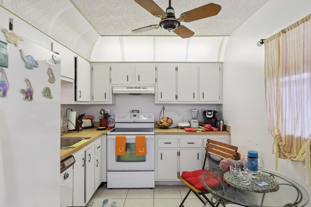 For Sale: $90,000 (2 beds, 2 baths, 1010 Square Feet)