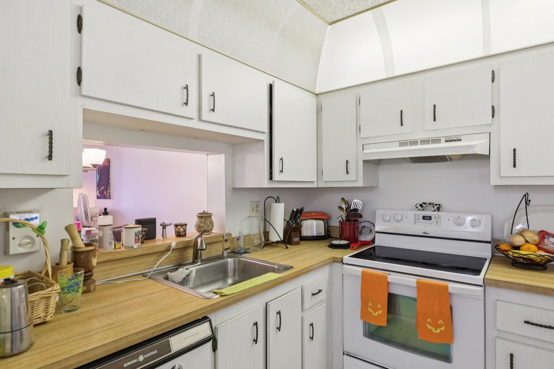 For Sale: $90,000 (2 beds, 2 baths, 1010 Square Feet)