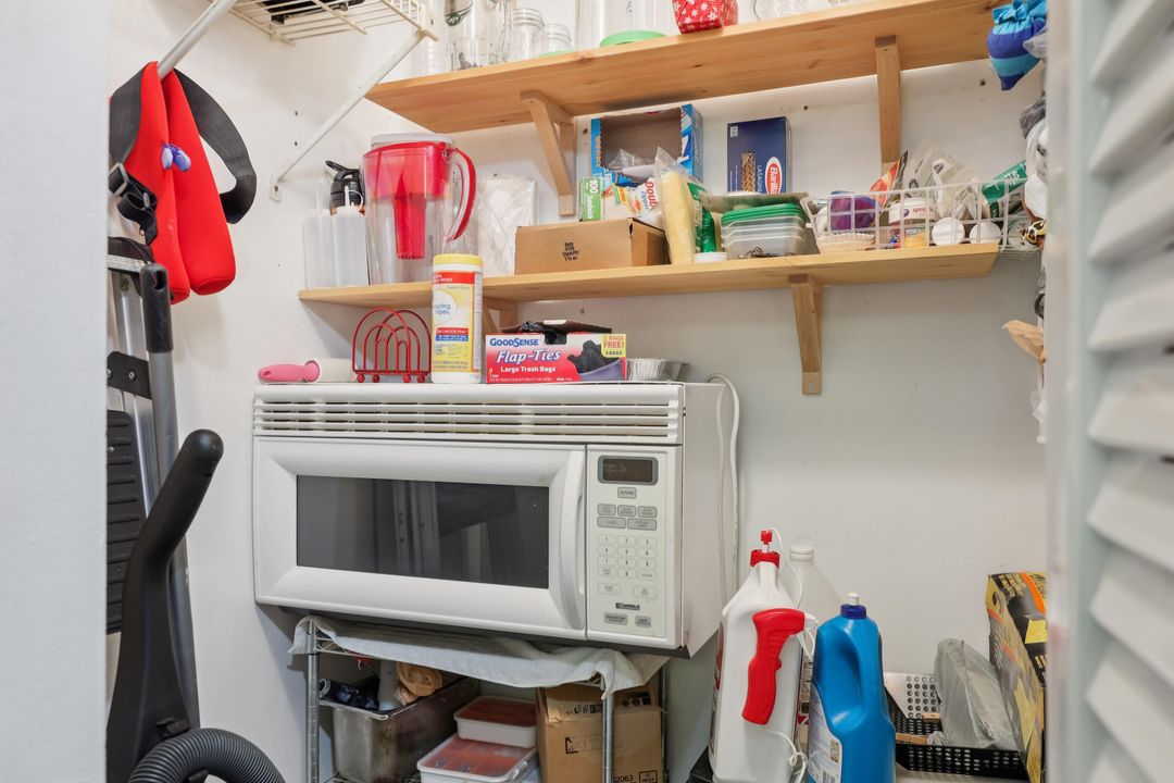 For Sale: $90,000 (2 beds, 2 baths, 1010 Square Feet)