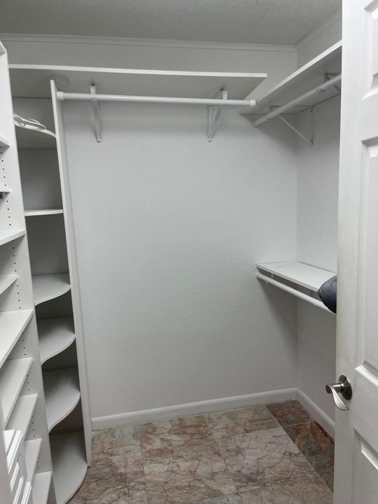 For Sale: $198,500 (2 beds, 2 baths, 1210 Square Feet)