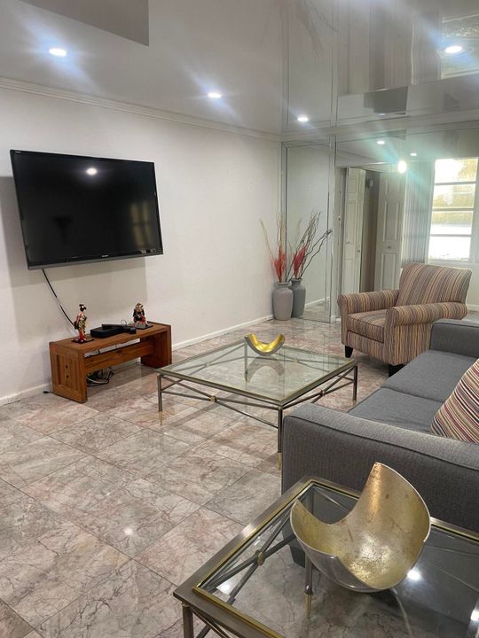 For Sale: $198,500 (2 beds, 2 baths, 1210 Square Feet)