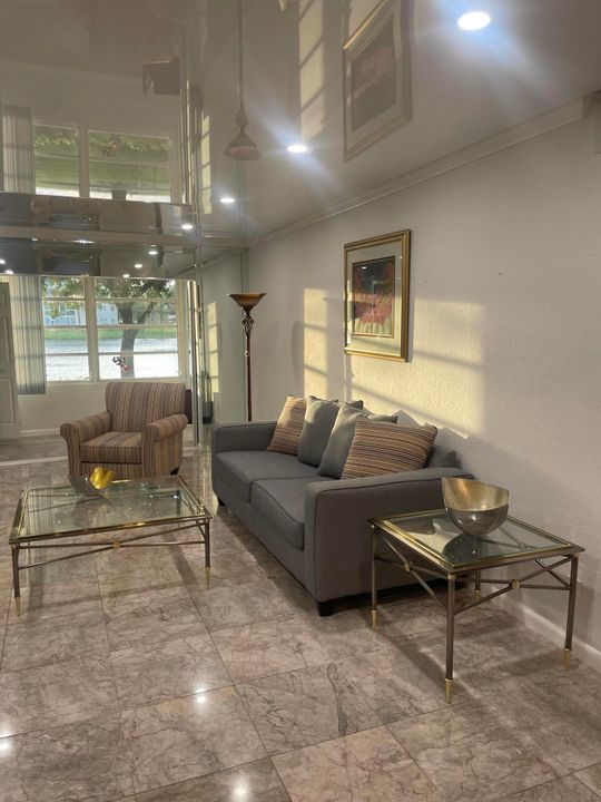 For Sale: $198,500 (2 beds, 2 baths, 1210 Square Feet)