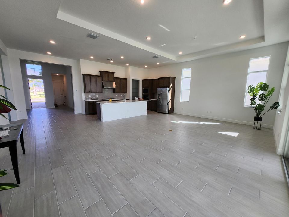 На продажу: $735,900 (3 спален, 3 ванн, 2032 Квадратных фут)