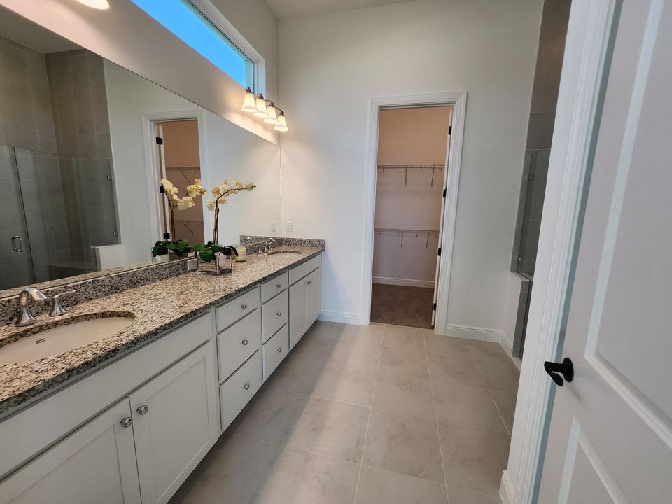 На продажу: $735,900 (3 спален, 3 ванн, 2032 Квадратных фут)