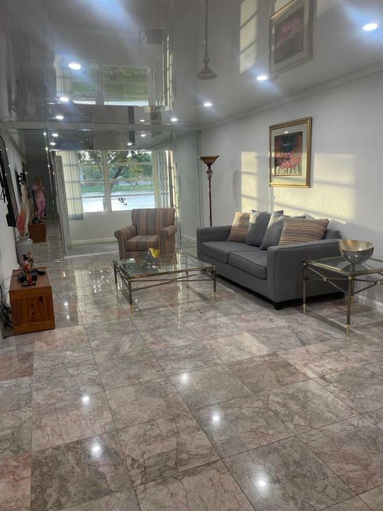 For Sale: $198,500 (2 beds, 2 baths, 1210 Square Feet)