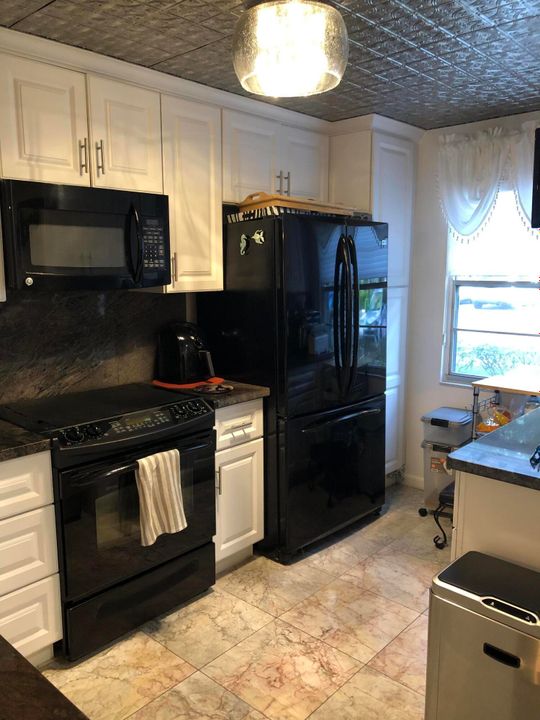 For Sale: $198,500 (2 beds, 2 baths, 1210 Square Feet)