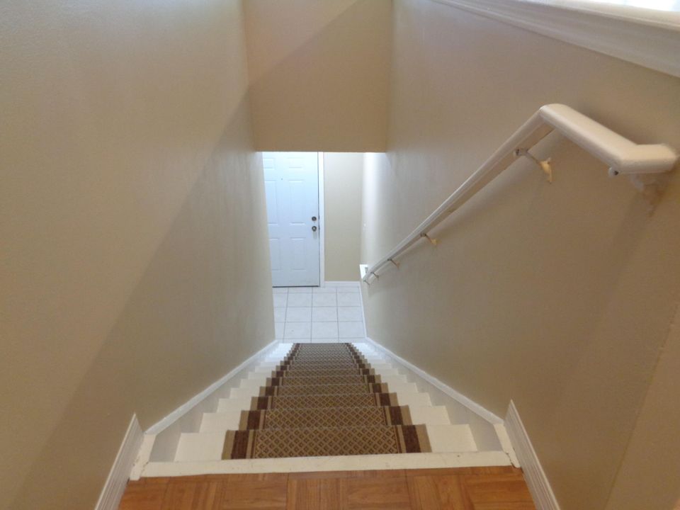 待售: $215,000 (1 贝兹, 1 浴室, 781 平方英尺)