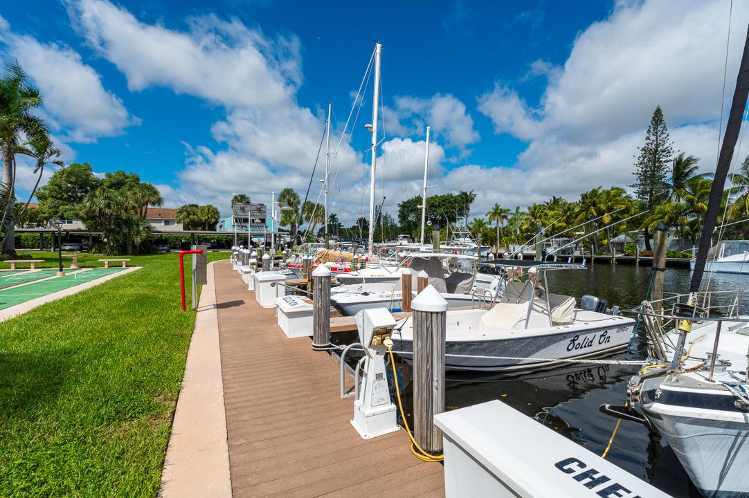 For Sale: $179,000 (1 beds, 1 baths, 710 Square Feet)