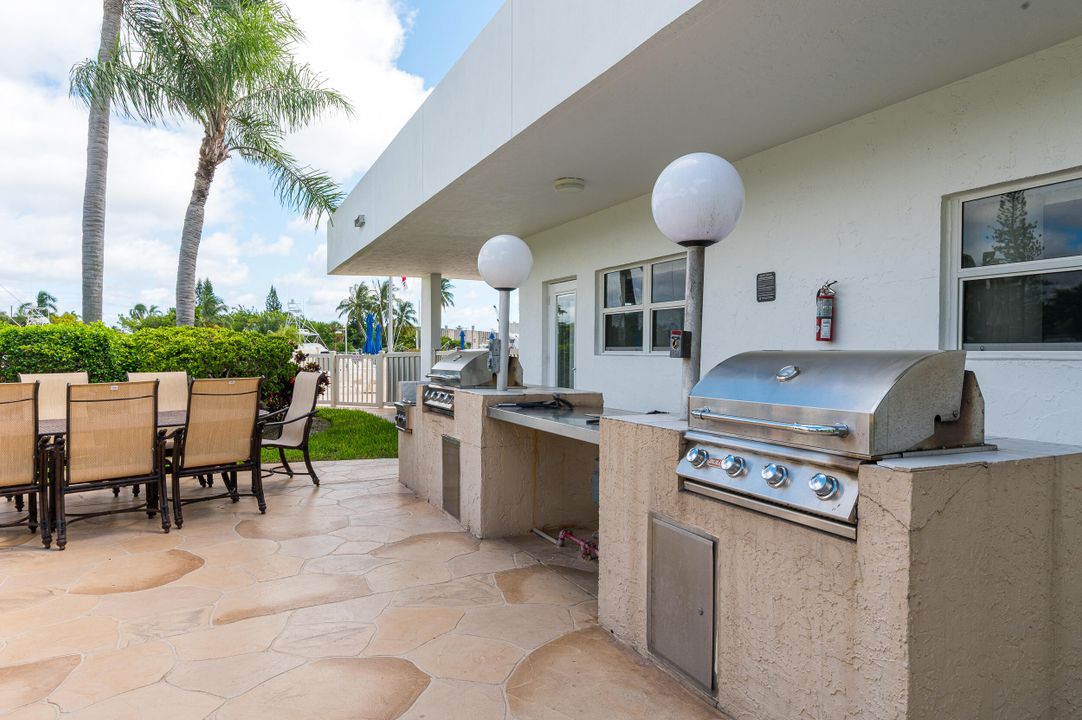 For Sale: $179,000 (1 beds, 1 baths, 710 Square Feet)