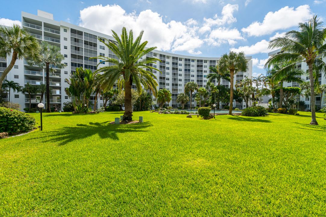 For Sale: $179,000 (1 beds, 1 baths, 710 Square Feet)