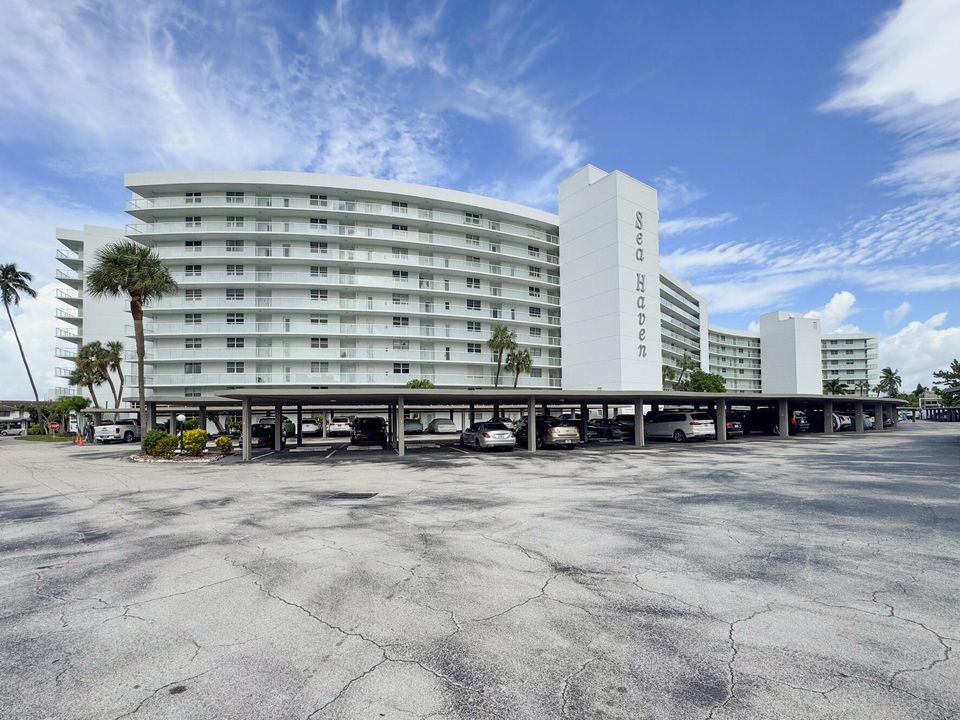 For Sale: $179,000 (1 beds, 1 baths, 710 Square Feet)