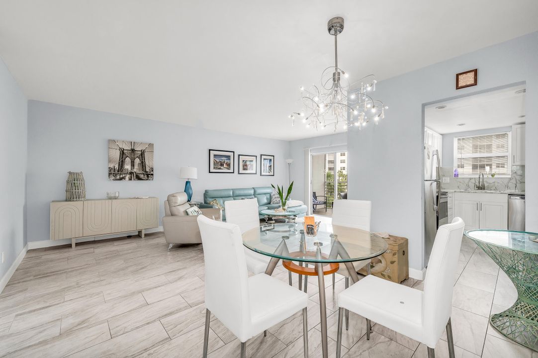 For Sale: $179,000 (1 beds, 1 baths, 710 Square Feet)