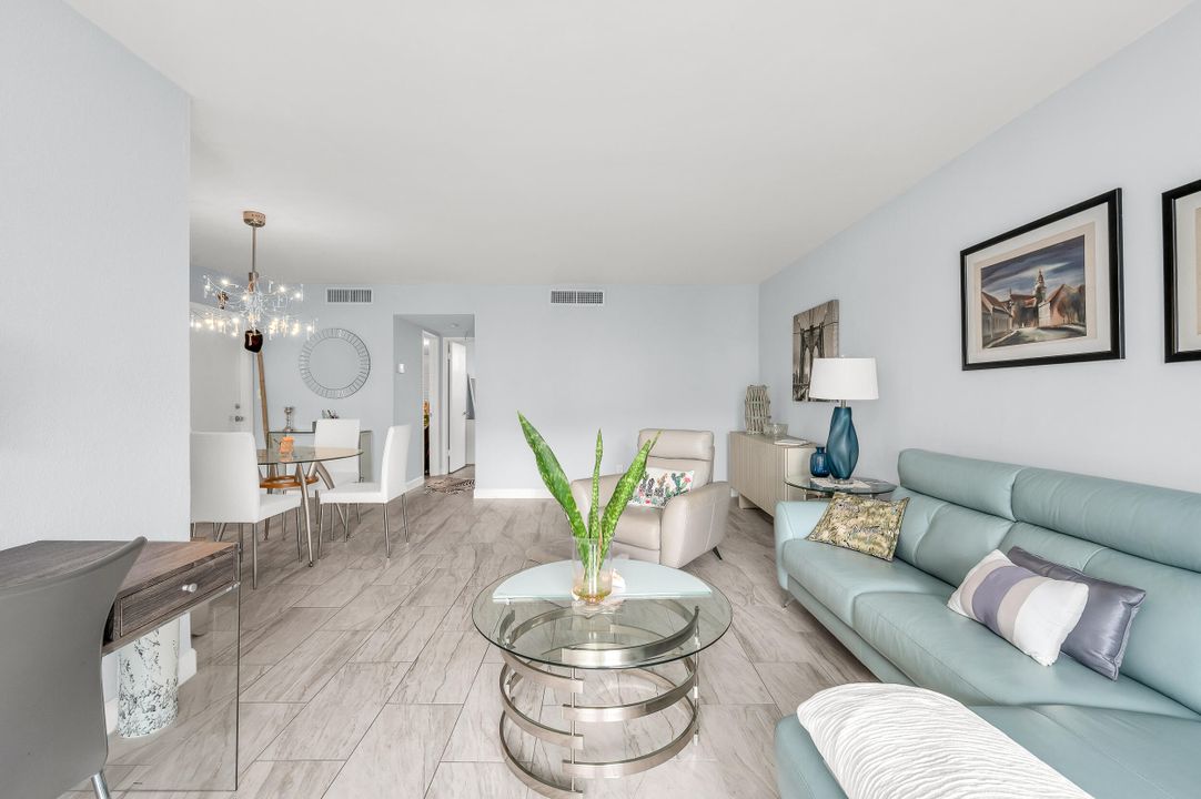 For Sale: $179,000 (1 beds, 1 baths, 710 Square Feet)