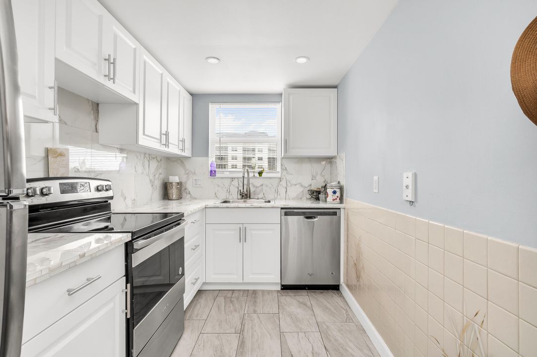 For Sale: $179,000 (1 beds, 1 baths, 710 Square Feet)