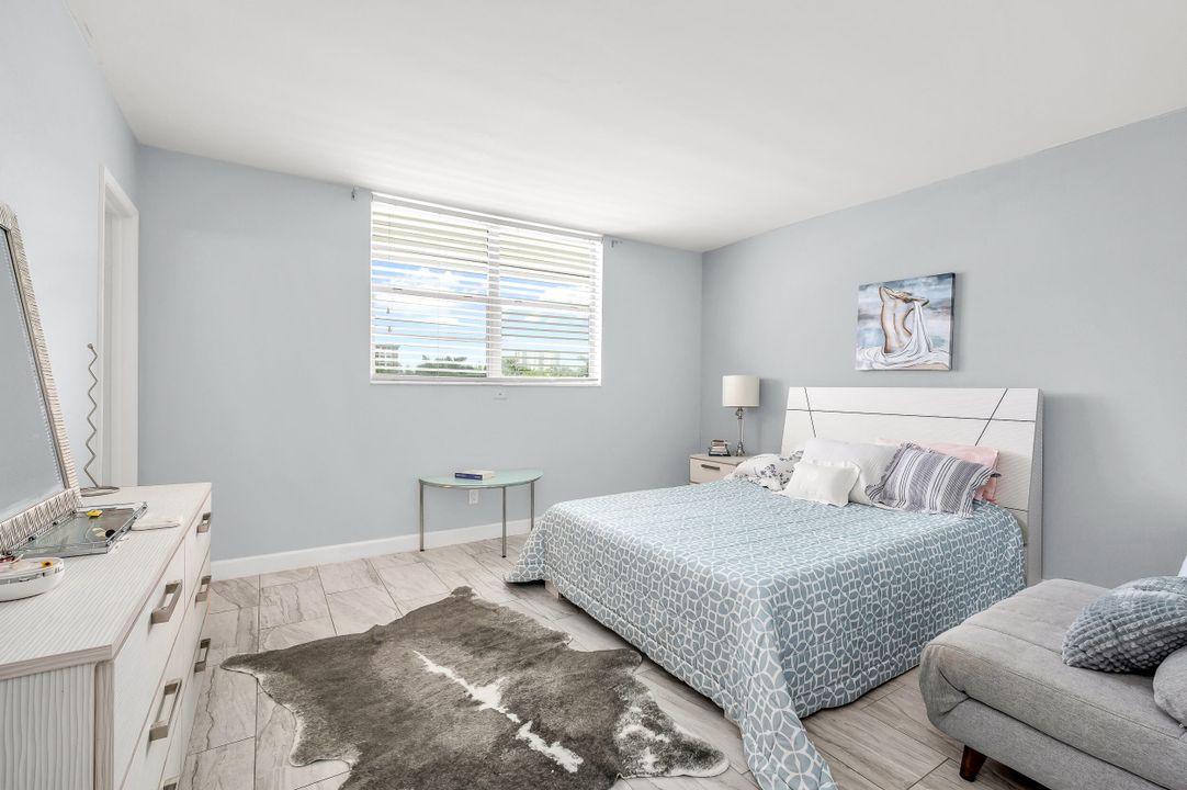 For Sale: $179,000 (1 beds, 1 baths, 710 Square Feet)