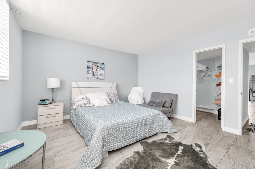 For Sale: $179,000 (1 beds, 1 baths, 710 Square Feet)