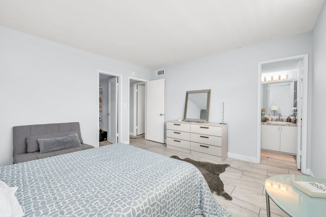 For Sale: $179,000 (1 beds, 1 baths, 710 Square Feet)