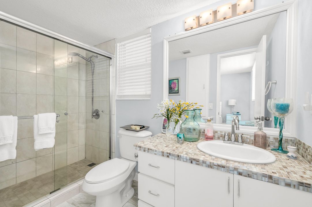 For Sale: $179,000 (1 beds, 1 baths, 710 Square Feet)