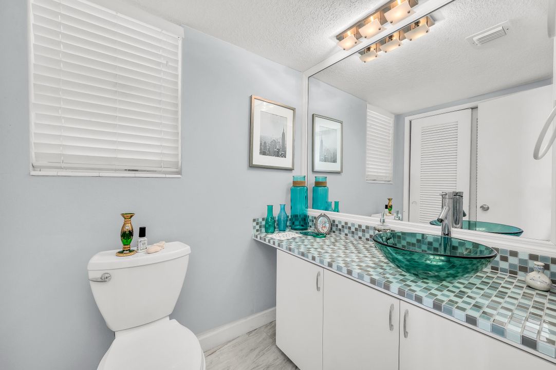 For Sale: $179,000 (1 beds, 1 baths, 710 Square Feet)