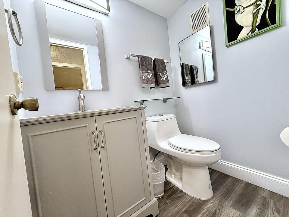 Active With Contract: $139,000 (2 beds, 1 baths, 860 Square Feet)