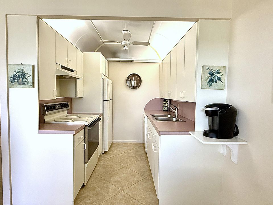 Active With Contract: $139,000 (2 beds, 1 baths, 860 Square Feet)