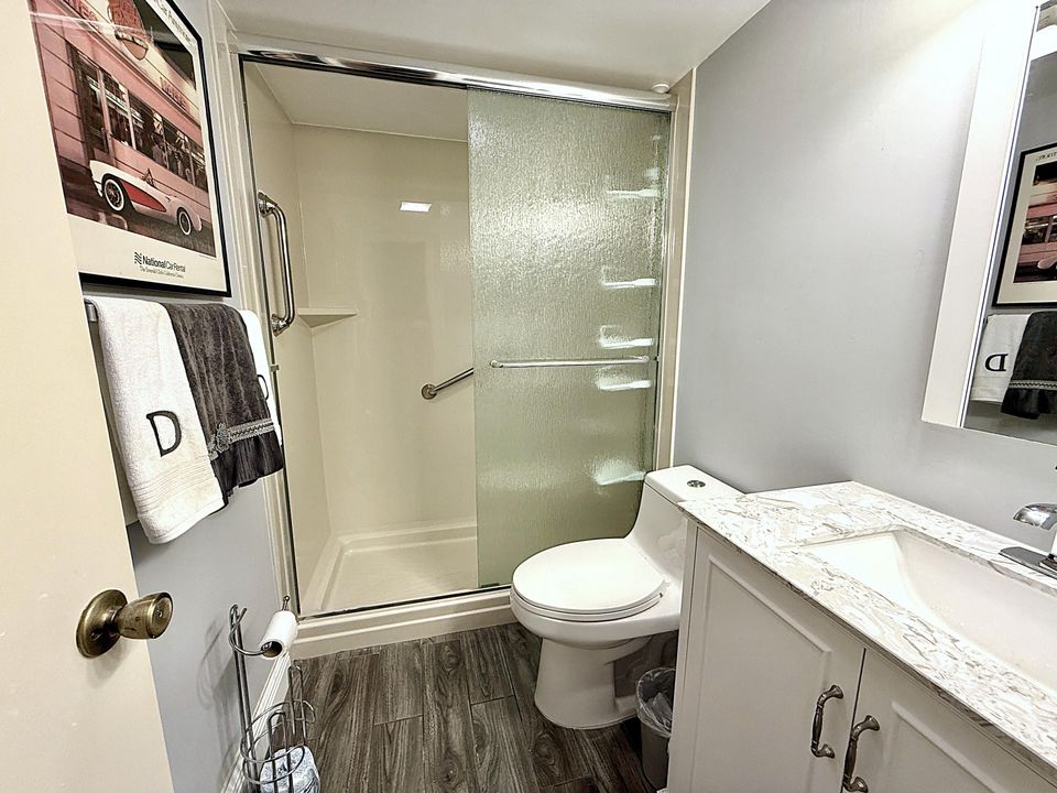 Active With Contract: $139,000 (2 beds, 1 baths, 860 Square Feet)
