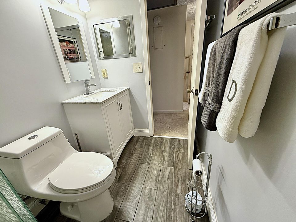 Active With Contract: $139,000 (2 beds, 1 baths, 860 Square Feet)