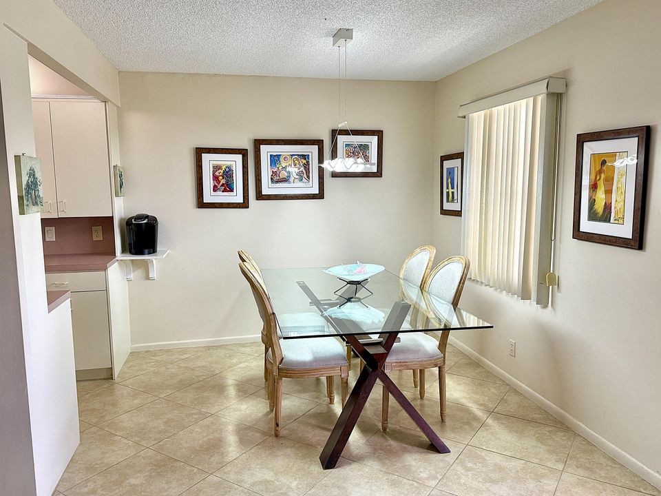 Active With Contract: $139,000 (2 beds, 1 baths, 860 Square Feet)