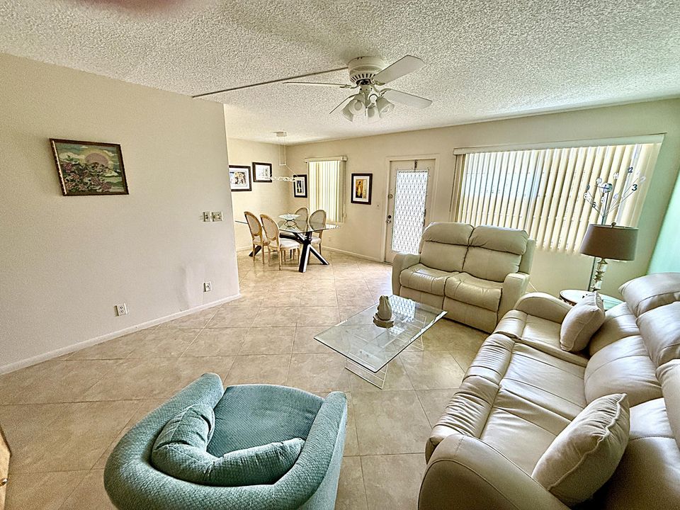 Active With Contract: $139,000 (2 beds, 1 baths, 860 Square Feet)