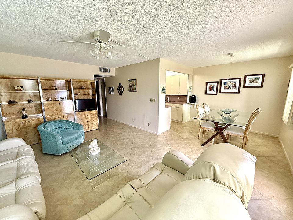 Active With Contract: $139,000 (2 beds, 1 baths, 860 Square Feet)