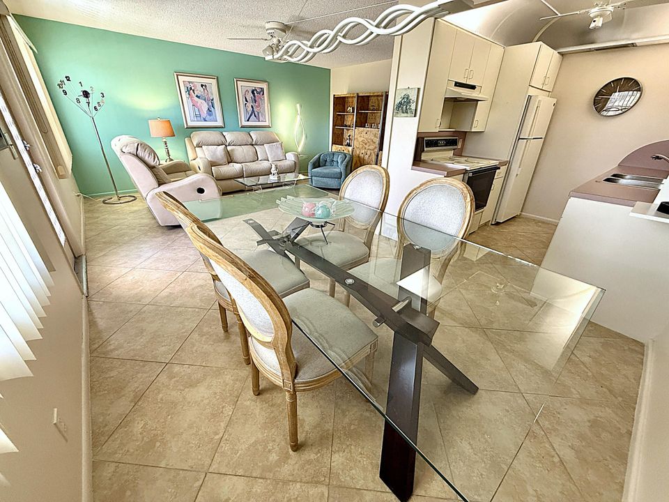 Active With Contract: $139,000 (2 beds, 1 baths, 860 Square Feet)