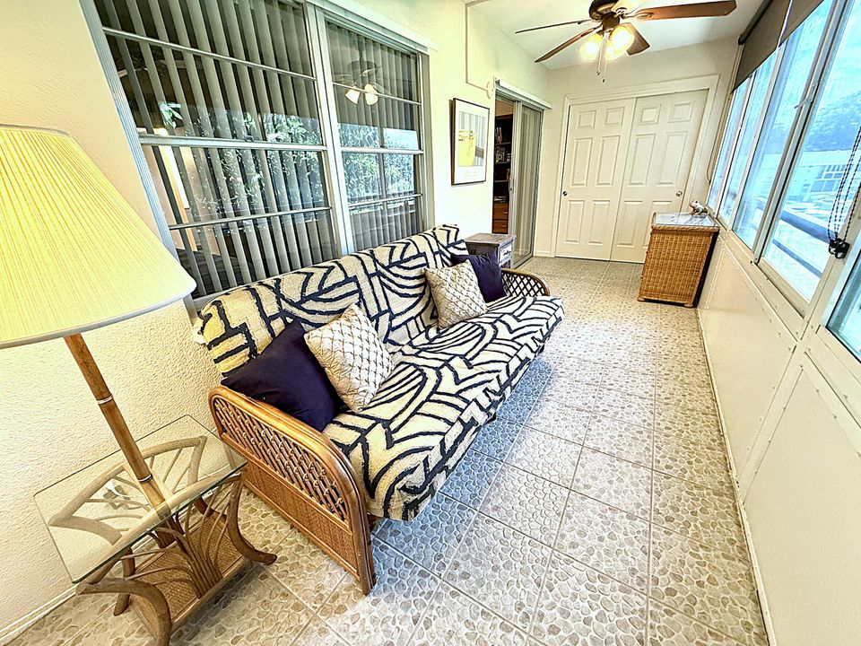 Active With Contract: $139,000 (2 beds, 1 baths, 860 Square Feet)