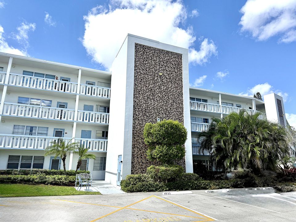 Active With Contract: $139,000 (2 beds, 1 baths, 860 Square Feet)