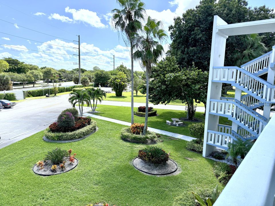 Active With Contract: $139,000 (2 beds, 1 baths, 860 Square Feet)