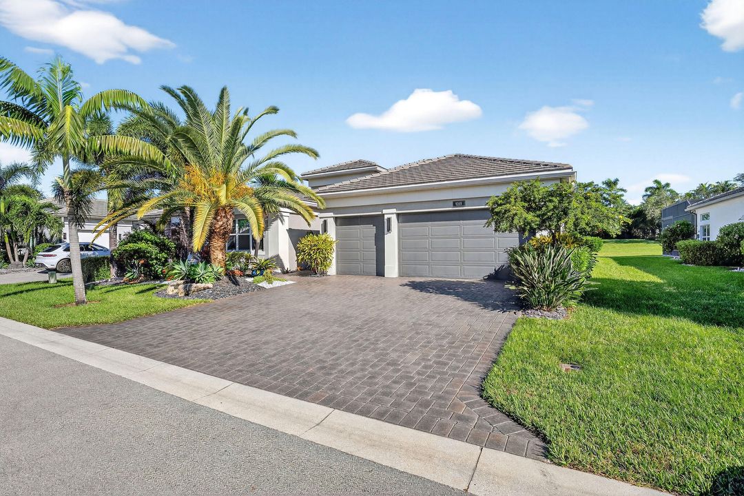 Activo con contrato: $1,595,000 (3 camas, 3 baños, 2735 Pies cuadrados)