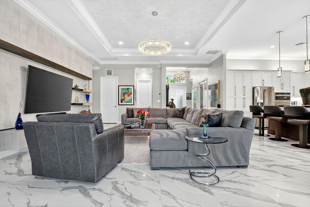 Activo con contrato: $1,595,000 (3 camas, 3 baños, 2735 Pies cuadrados)