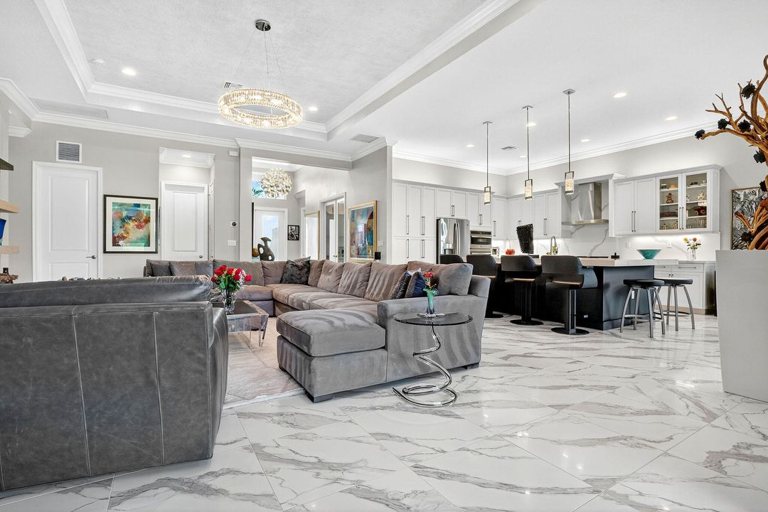 Activo con contrato: $1,595,000 (3 camas, 3 baños, 2735 Pies cuadrados)