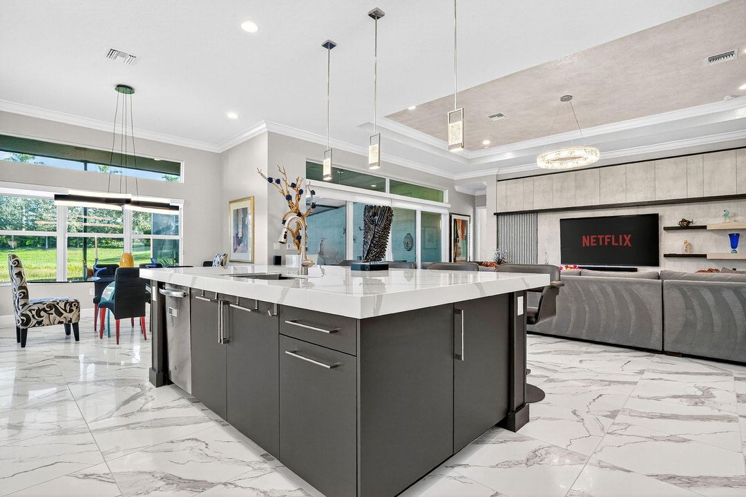 Activo con contrato: $1,595,000 (3 camas, 3 baños, 2735 Pies cuadrados)