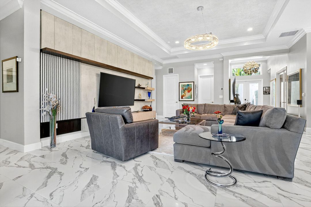 Activo con contrato: $1,595,000 (3 camas, 3 baños, 2735 Pies cuadrados)