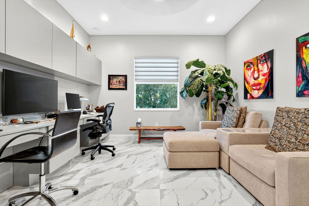 Activo con contrato: $1,595,000 (3 camas, 3 baños, 2735 Pies cuadrados)