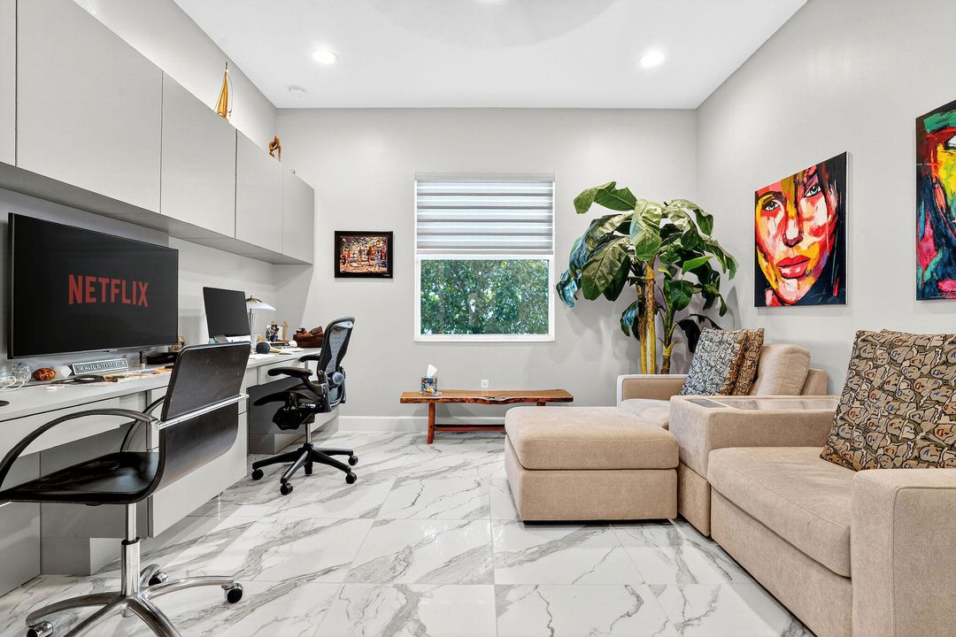 Activo con contrato: $1,595,000 (3 camas, 3 baños, 2735 Pies cuadrados)