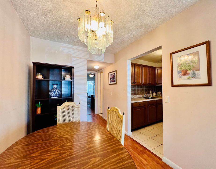 For Sale: $59,900 (1 beds, 1 baths, 570 Square Feet)