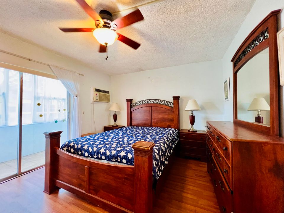 For Sale: $59,900 (1 beds, 1 baths, 570 Square Feet)