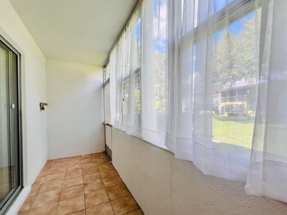 For Sale: $59,900 (1 beds, 1 baths, 570 Square Feet)