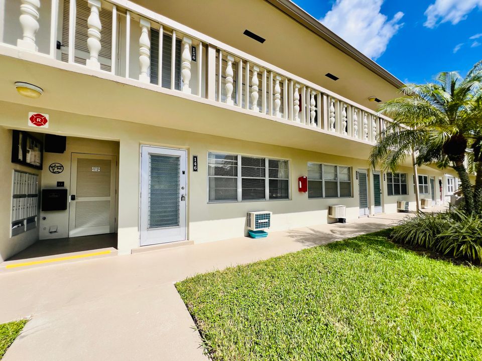 For Sale: $59,900 (1 beds, 1 baths, 570 Square Feet)