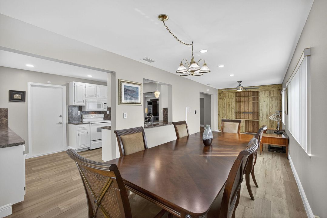 Active With Contract: $325,000 (2 beds, 2 baths, 1428 Square Feet)