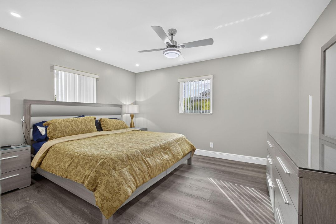 Active With Contract: $325,000 (2 beds, 2 baths, 1428 Square Feet)