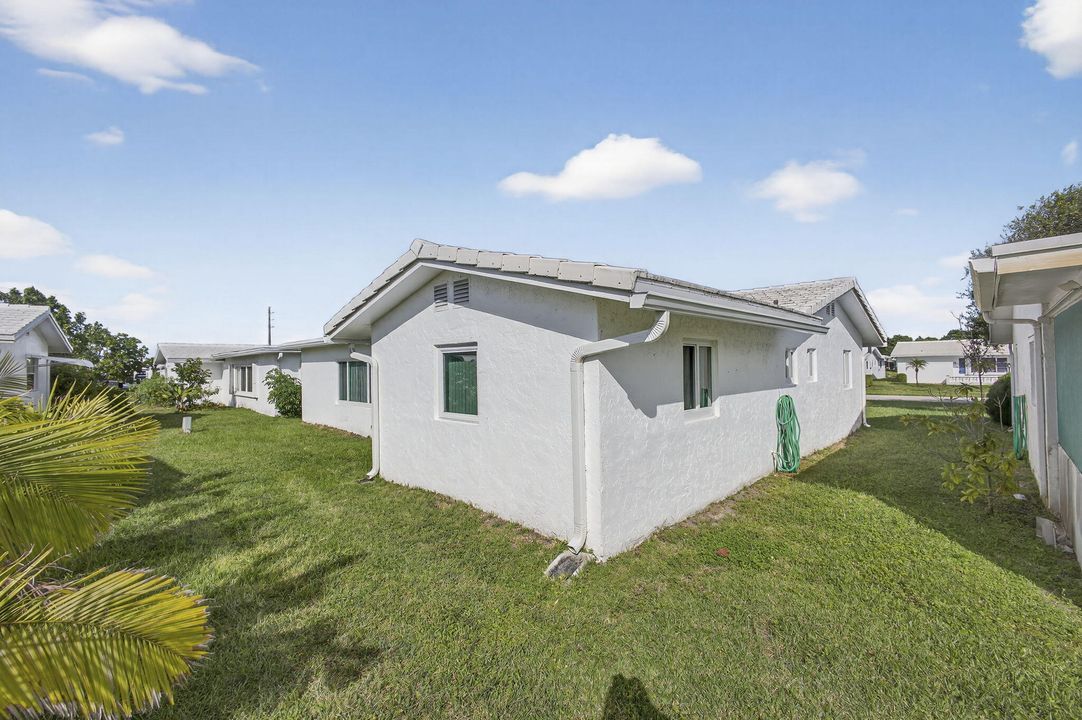 Active With Contract: $325,000 (2 beds, 2 baths, 1428 Square Feet)