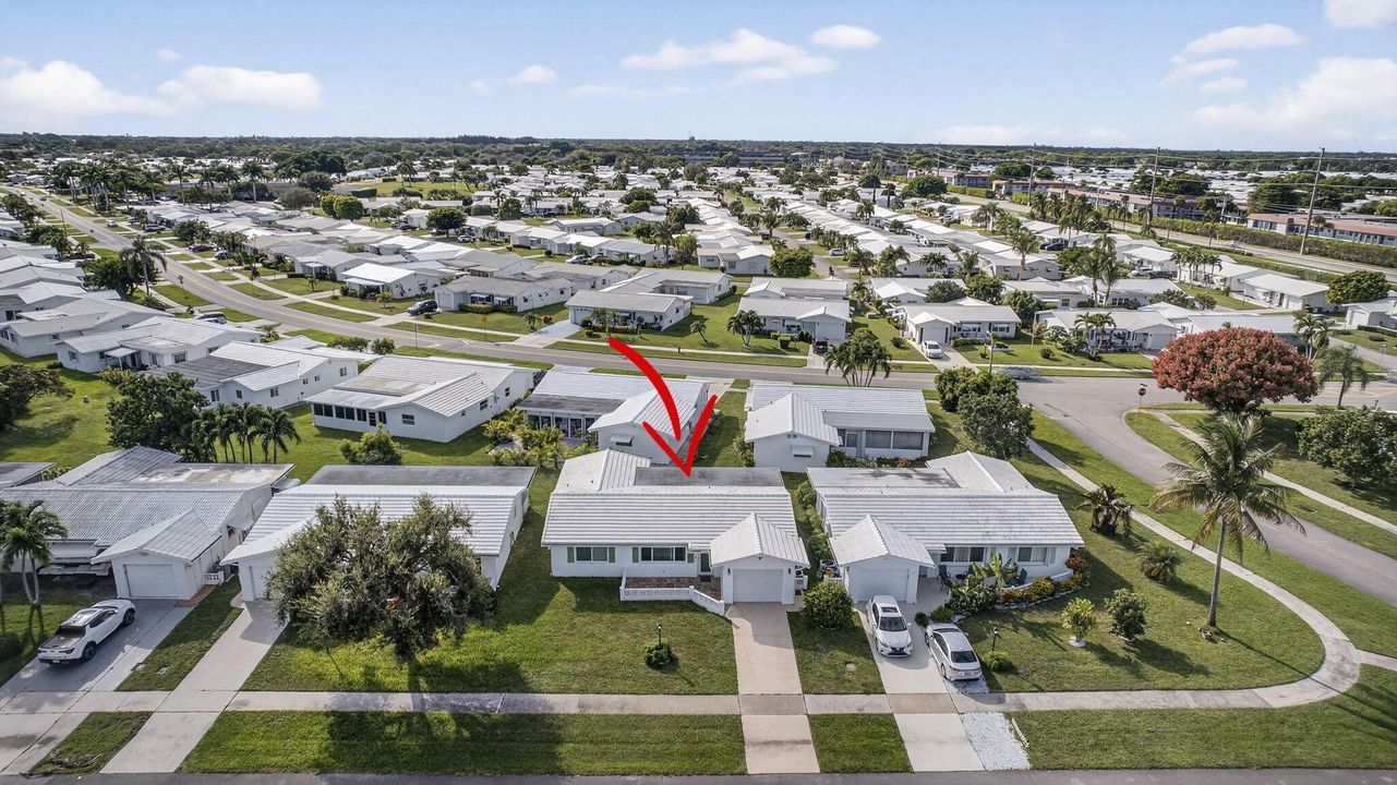 Active With Contract: $325,000 (2 beds, 2 baths, 1428 Square Feet)