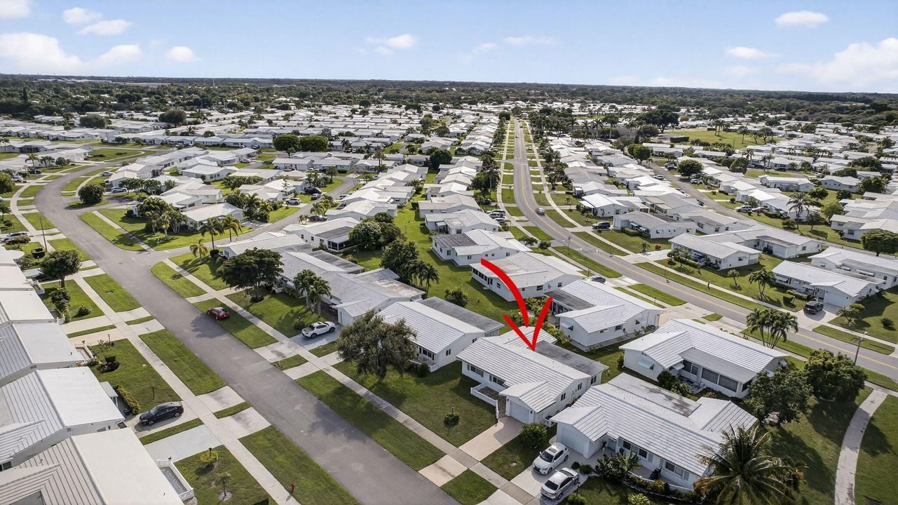 Active With Contract: $325,000 (2 beds, 2 baths, 1428 Square Feet)